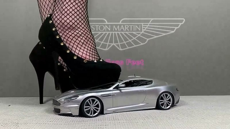 heels crush toy car