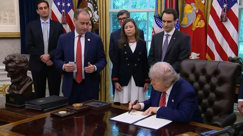 Trump signs orders to boost US nuclear energy | AFP