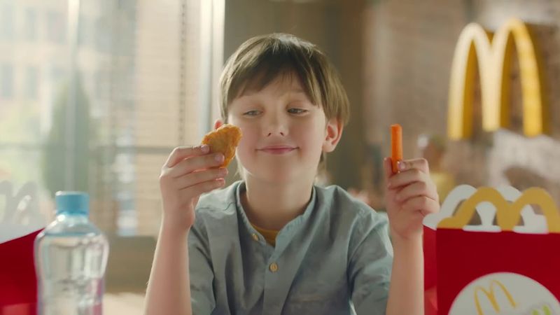Реклама Макдоналдс Хэппи Мил за 179р.