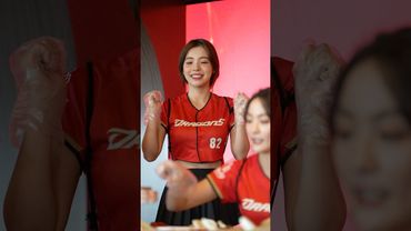 多慧跟口水兩位看著隊友忙碌 只在旁邊負責喊加油也太好笑🤣@lee@lee_dahye慧 #이다혜 #cheerleader #fancam #shorts