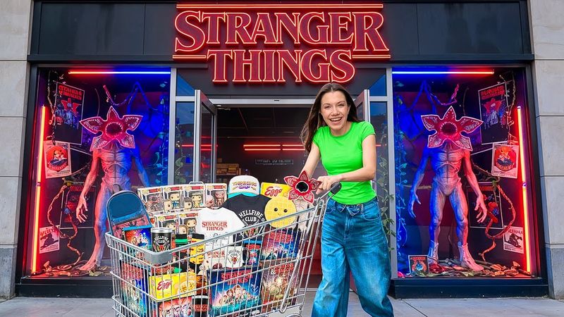 СКУПИЛИ ВЕСЬ Магазин Stranger Things в Дубаи / Вики Шоу