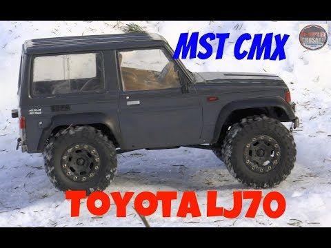 MST CMX - Loops Model Toyota  LJ70 hard body on snow trail