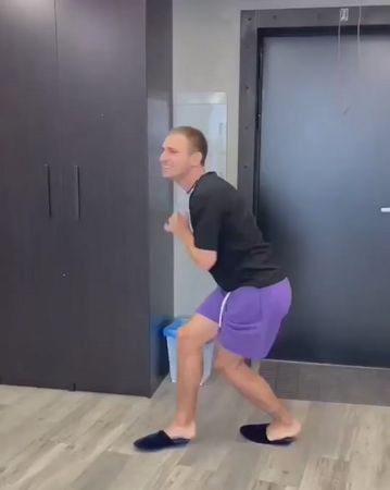 похоже на танец Литвина? @mikhail_litvin #литвин #танец #бигбейбитейп