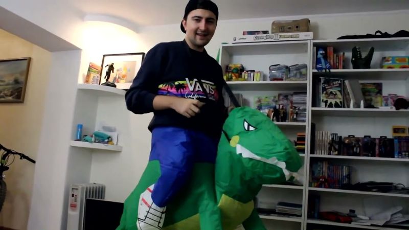 СЫЕНДУК ОСЕДЛАЛ ДИНОЗАВРА | Сыс ТВ