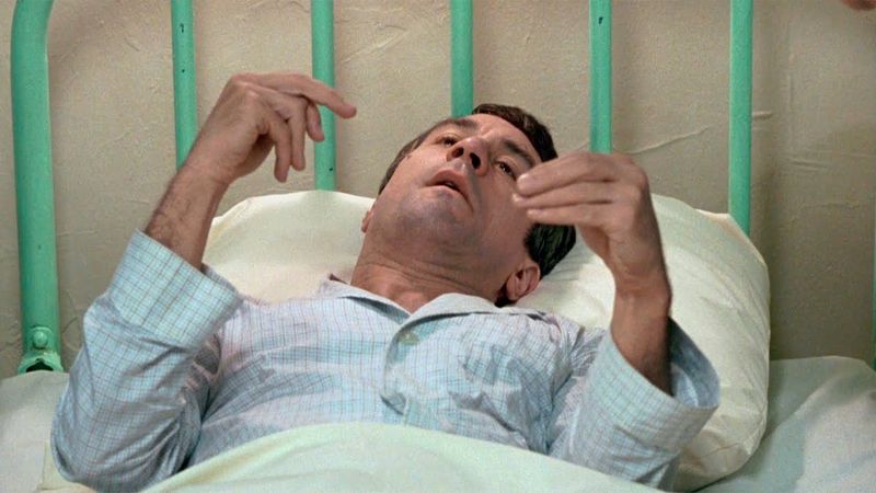 Он провёл во сне 30 лет своей жизни, но проснулся благодаря одному любопытному доктору