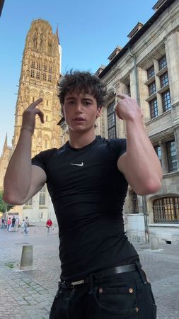 This dance is crazy good 