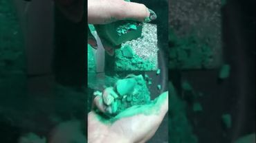 Green Dyed & Glassy Gym Chalk