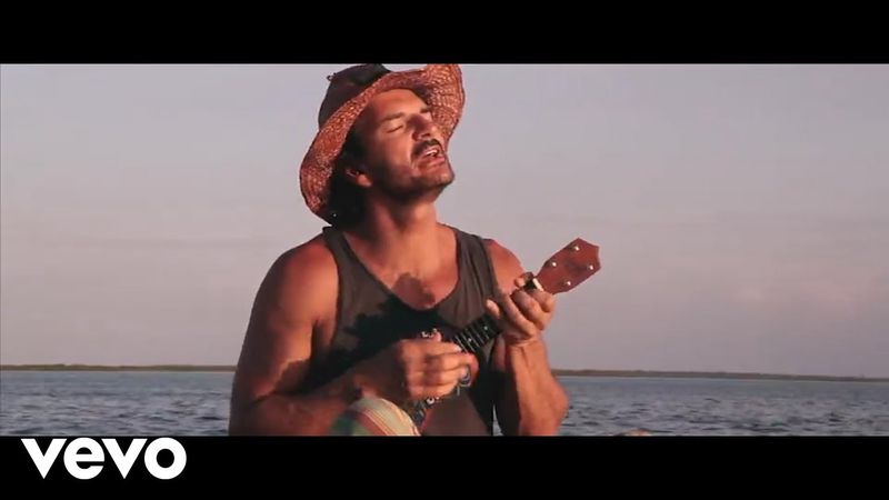 Ricardo Arjona - Lo Poco Que Tengo (Official)