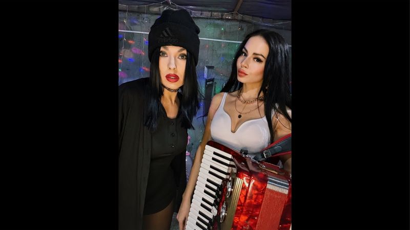 Поем, танцуем, играем на 🪗 и 🪚. Заказ песен в описании к стриму #стрим