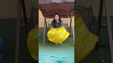 Snow White is so smart!🤣🤣🤪#funny #cosplay #cosplay #comedy #memes