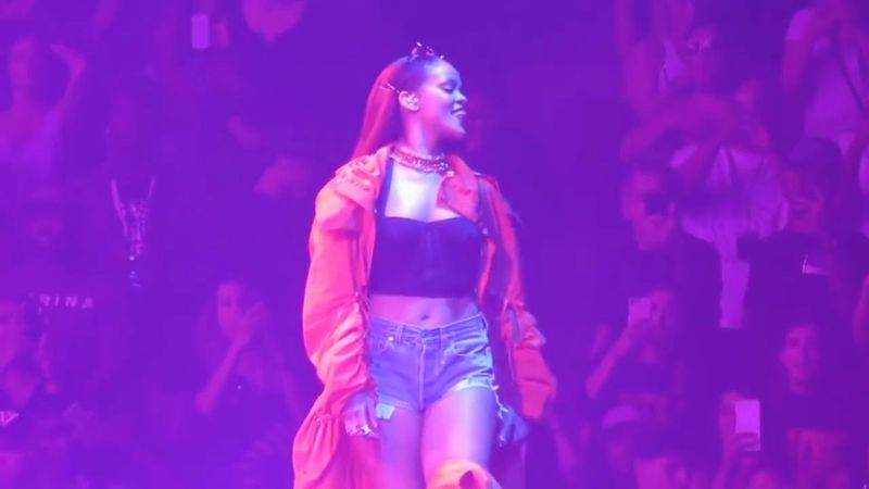 Rihanna & Drake - Work (Live At Ovo Fest 2016)