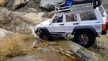 TFL-T10 Full Metal Jeep Cherokee Rain Day Rock Crawling