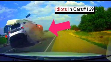 Hard Car Crashes & Idiots in Cars 2022 - Car Crash Compilation #169