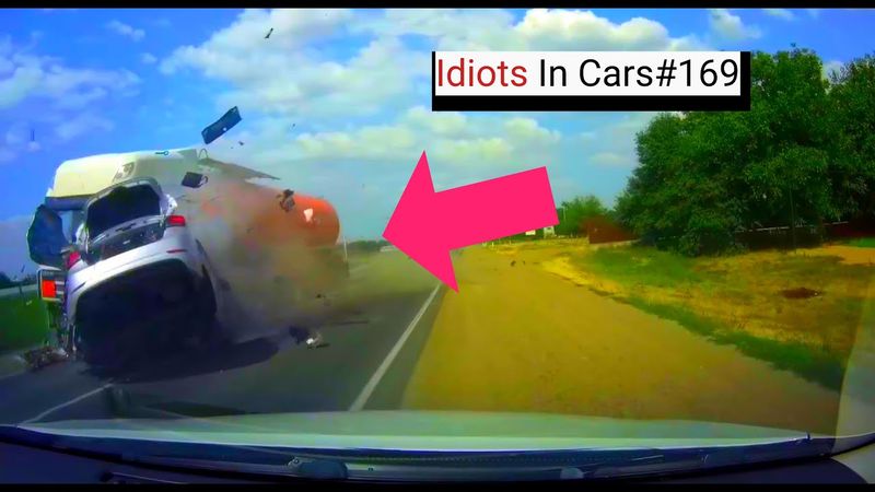 Hard Car Crashes & Idiots in Cars 2022 - Car Crash Compilation #169