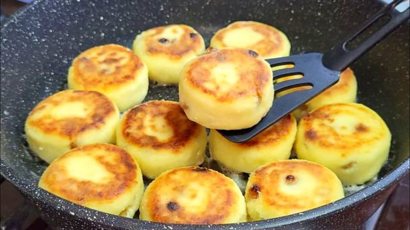 Беру ТВОРОГ и готовлю Быстрый Завтрак. Лучшие СЫРНИКИ за 10 минут! Пышные творожные Сырники