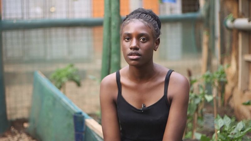 Побег от неблагополучия: молодых угандийцев обучают фермерству