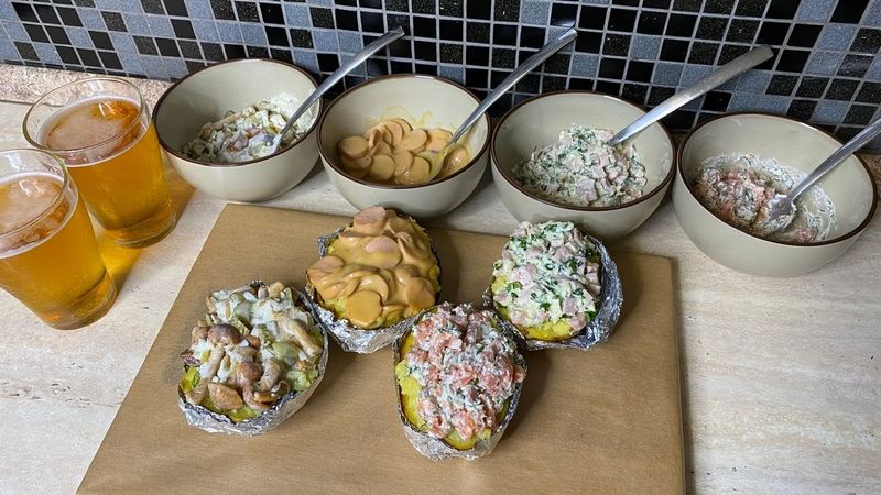 Когда лень ехать в ТЦ на фуд-корт) Смотреть со звуком.