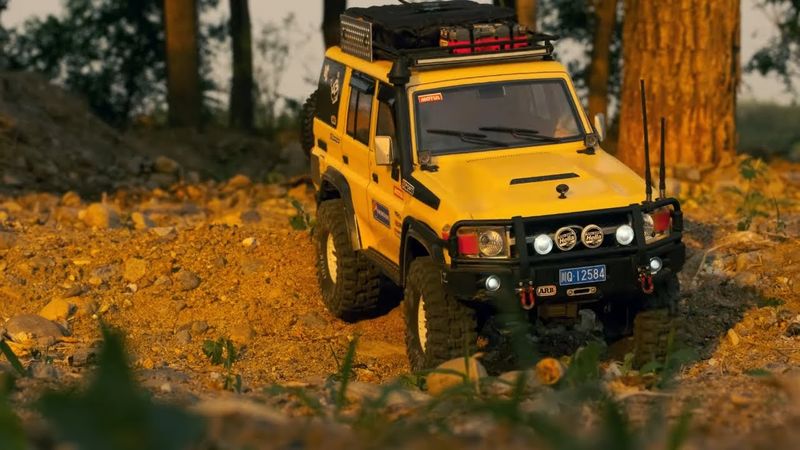 1/10 Scale Rc Land Cruiser RGT LC76 / Off Road Driving just before Sunset