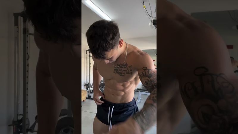 Muscle inspiration danieluzuri  #motivation #aestheic #bigarmworkout #aesthetic #muscleworkout