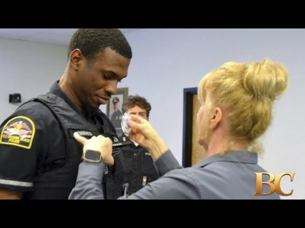 Maine police officer detained by Ice agrees to leave US