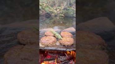 Doğal Taş Üzerinde Lavaş Burger 🥩🫓 / cooking lavash burgers on natural stone