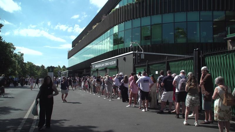 Tennis fans brave heat as Wimbledon tennis championship opens | AFP
