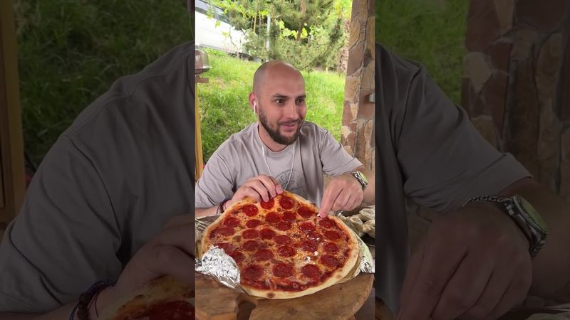 Каха слушает музыку