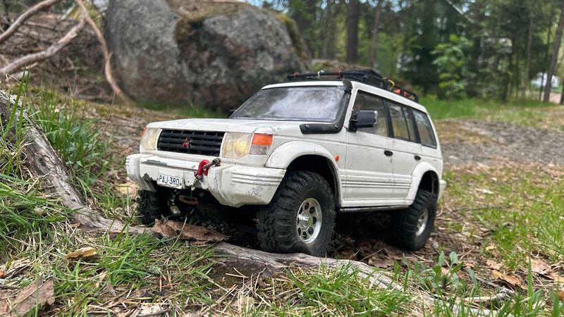 RC Mitsubishi Pajero OFFROAD Trail adventure - Element Enduro IFS - DJI Osmo Mobile 6 + Iphone 14