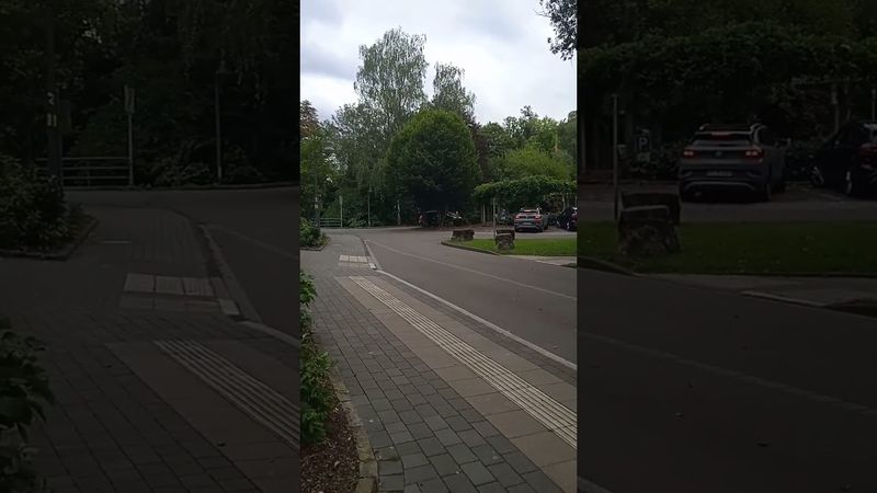 Остановка автобусов в маленьком городке Морсбах Германия земля Северный Рейн-Вестфалия