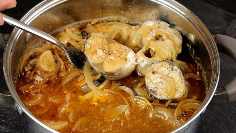 СКУМБРИЮ покупаю чаще, чем другую рыбу! На базаре дали рецепт и научили готовить СКУМБРИЮ!