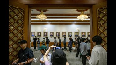 South Koreans flock to Blue House before new president checks-in | AFP