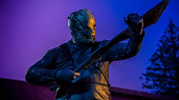 ЧИСТЮЛЯ УБИЙЦА В ДБД - Логика DEAD BY DAYLIGHT на Русском