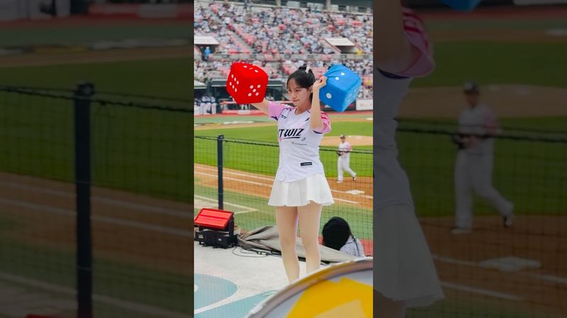 혼자만 주사위 들고 있으니 더 귀여워 #이서윤 #이서윤치어리더#ktwiz #kt위즈 #kt위즈치어리더