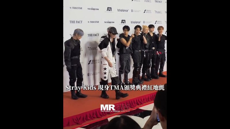 Hyunjin bracelet comes off🫣🤭🎬The Fact Music Awards #hyunjin #현진