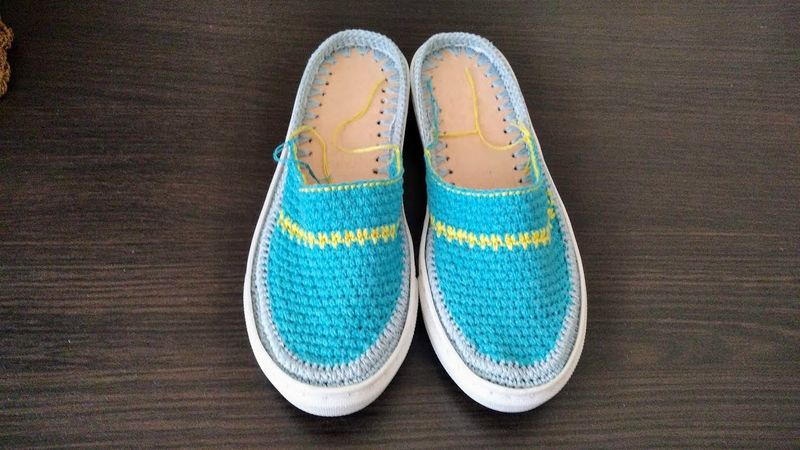 Мокасины крючком Ч.2 Прошиваю подошву и вяжу переднюю часть.