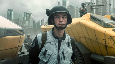 Люди исследуют УПАВШИЙ НА ЗЕМЛЮ корабль, который кишит ИНОПЛАНЕТНЫМИ МОНСТРАМИ [Чужой: Земля]