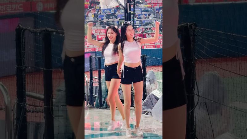 우중 응원 수고하셨어요 ☔️ #이서윤 #이서윤치어리더#김한슬 #김한슬치어리더#ktwiz#kt위즈 #kt위즈치어리더