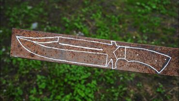 De Hoja de Resorte Oxidada a Cuchillo Bowie Súper Afilado