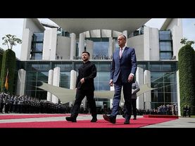 Germany agrees €5bn in aid to Ukraine and joint production of long-range weapons