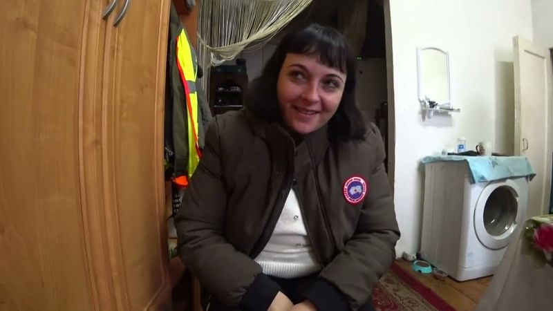 В белом доме номер два..