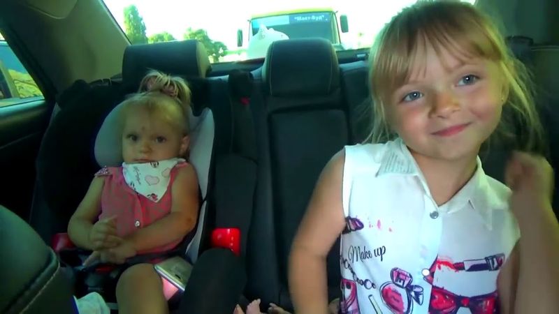 ПАПА ЗА РУЛЕМ Маргарита и Лера едут в детское кафе