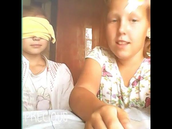 Челендж закрытыми глазами, угадай что в руке?