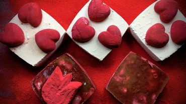 Red and white collab comet cornstarch crunchies asmr and iron oxide #turkasmrtistsappreciation