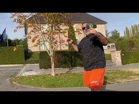 Frente a la casa de la republiqueta con fuetdemon escondidito