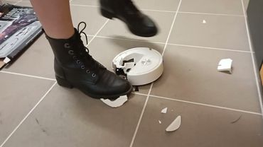 #crush #crushing #sock #boots #destroy #girl #blondie #feet #fetish