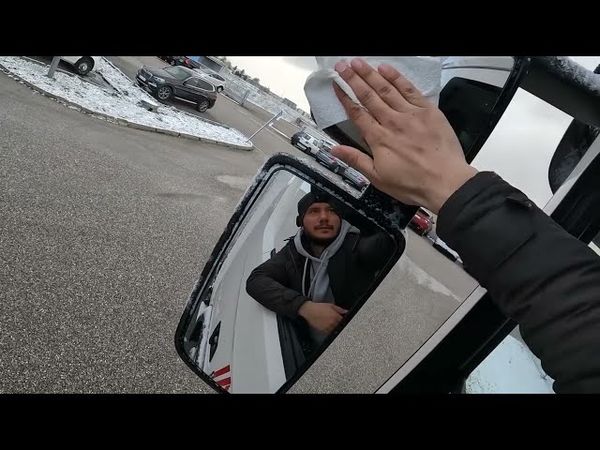 Dia difícil de neve e vida empresarial do motorista de caminhão