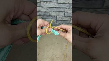 Обязательно запомни эту хитрость! Как можно легко завязать угловой узел на брезенте? #shorts