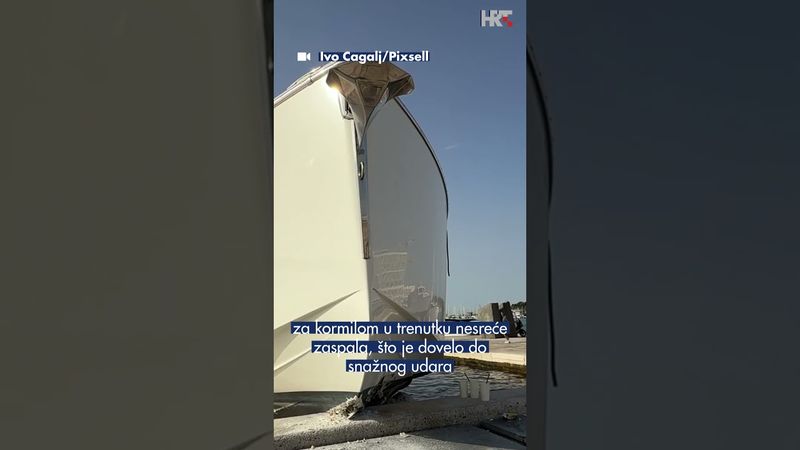 Gliser se nasukao na obalu u punoj brzini