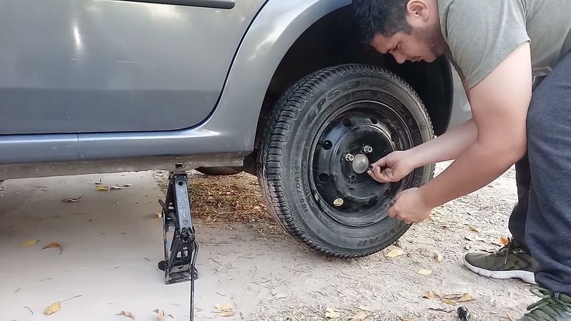 Como cambiar una rueda? (Renault y otros)