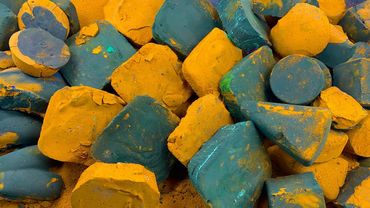 Highly Qualified Iron Oxide Pigment Chalk Crush; Oxide Yellow, Dark Forest Green and Grey